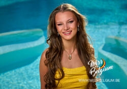 mb004sofiaclosefullhd.jpg