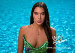 mb014gladysclosefullhd.jpg