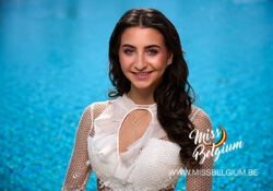 mb016aliciaclosefullhd.jpg