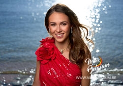 mb017julieclosefullhd.jpg