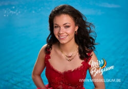 mb020paulineclosefullhd.jpg