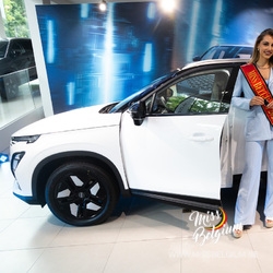 overhandiging-omoda-karen-miss-belgium-22.jpg